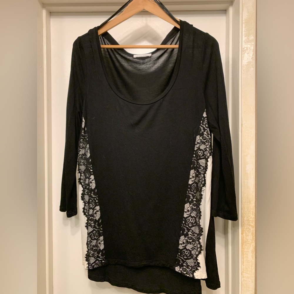 💫 Get ready to SLAY in this chic Calvin Klein top! 💫